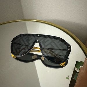 Fendi logo sunglasses